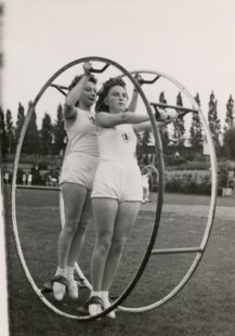 Gerhard Riebicke, Two girls in a Rh�nrad #1