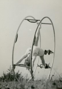 Unknown photographer, Open air Rhnrad gymnast