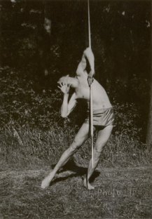 Institut National des Sports, Javalin dancer #1