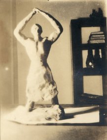 Anonymous, Statue