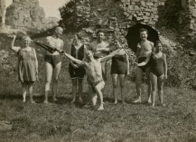 Unknown photographer, Group of people enjoying outdoor life #11