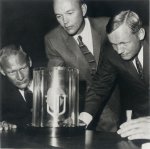 NASA, Apollo 11 astronauts inspect moon rock (69-HC-967)