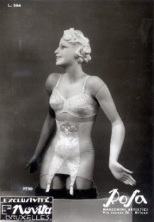 Unknown photographer, Window dummy dressed in underclothes