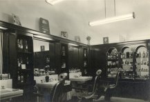Gaston Denys, Interior of a barber shop