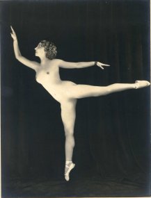 Philiberte de Flaugergues, Nude dancer