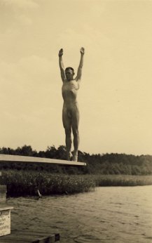 Unknown photographer, Man ready to dive in the water #2