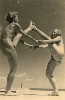 Unknown photographer, Nude outdoor dancers #1
