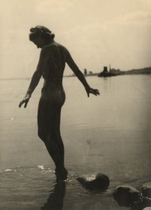 Unknown photographer, Bathing nude